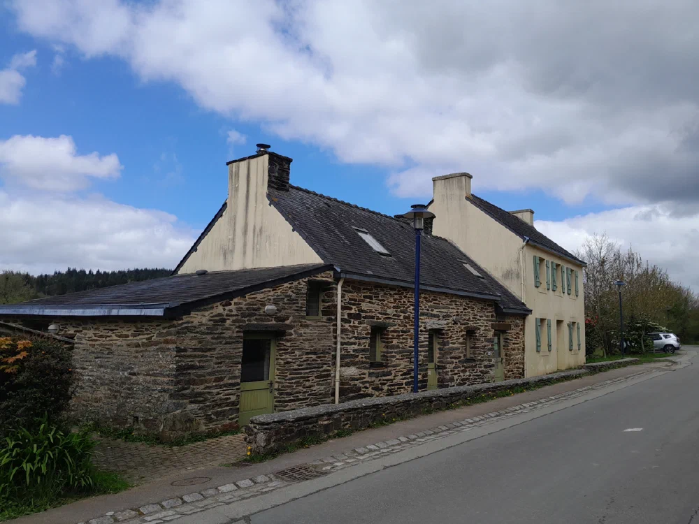 Vue extérieure du gîte communal de Saint-Rivoal